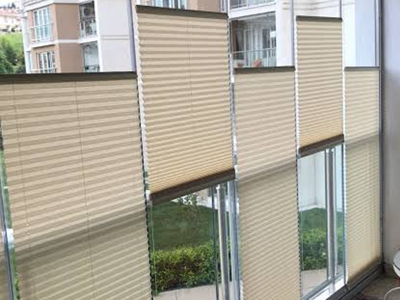 Katlanır Cam Balkon Perdesi (Plise Perde) | Cam Balkonlar İçin Modern ve Şık Çözüm